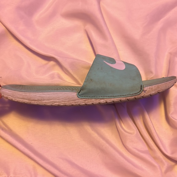 Nike WOMANS Teal Slides - Picture 2 of 3